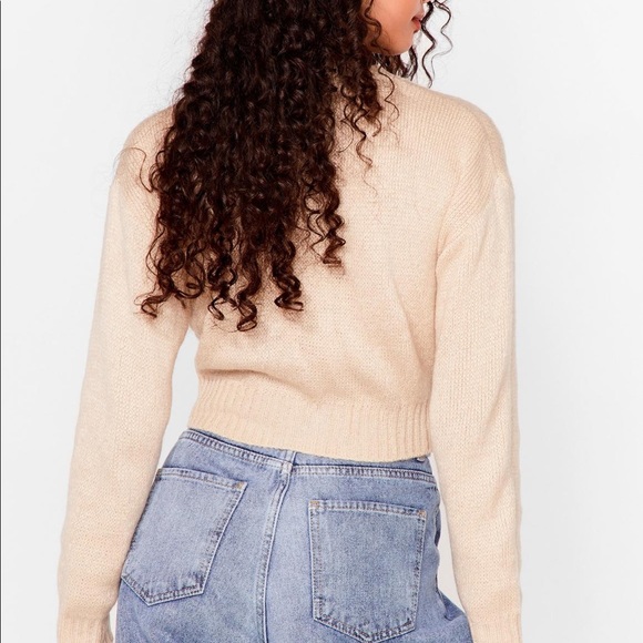 Crew Neck Cropped Knit Cardigan - Picture 4 of 5